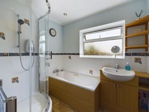 Family bathroom- click for photo gallery